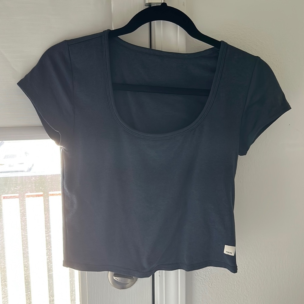 Vuori short sleeve halo crop t-shirt with built in bra